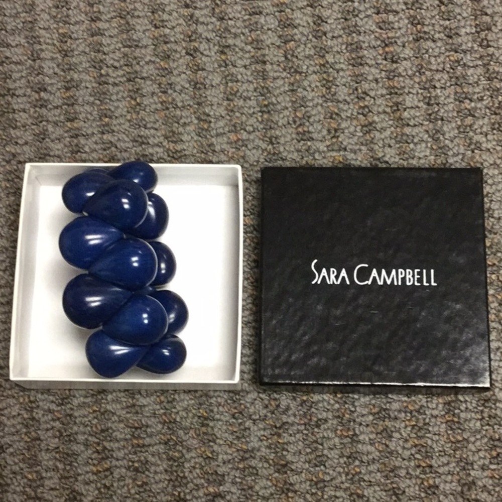 Sara Campbell teardrop stretch bracelet in blue - Picture 2 of 3